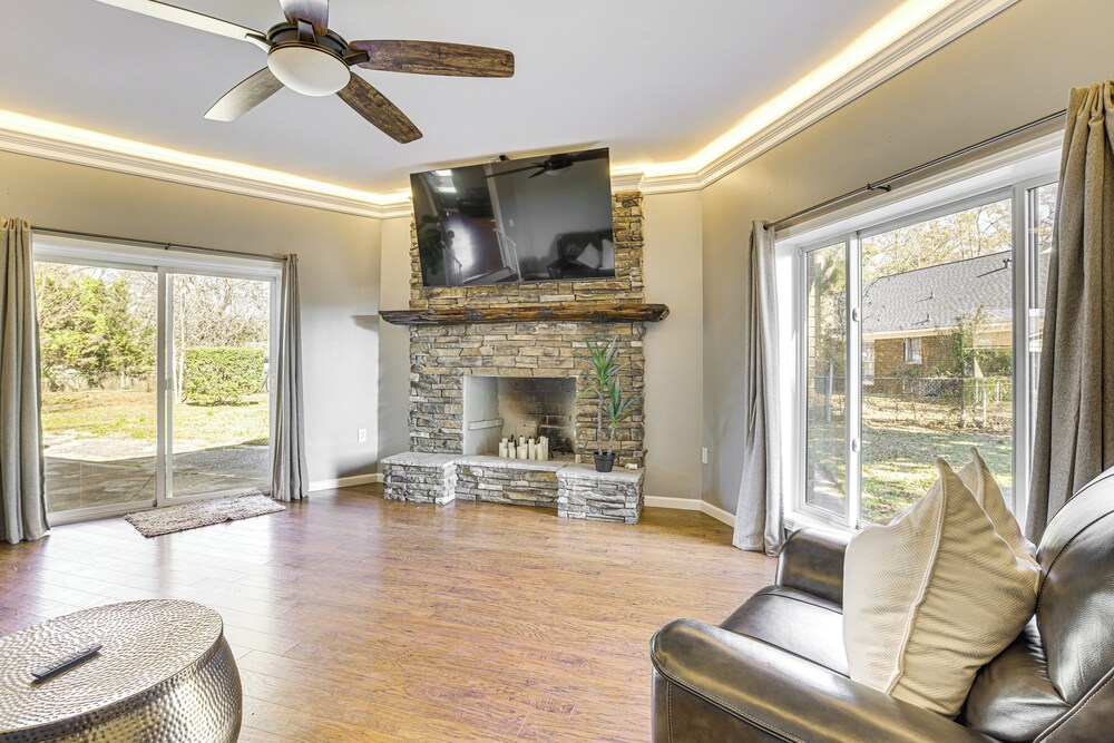 4 Mi to Dtwn Tuscaloosa: Home w/ Cozy Den!