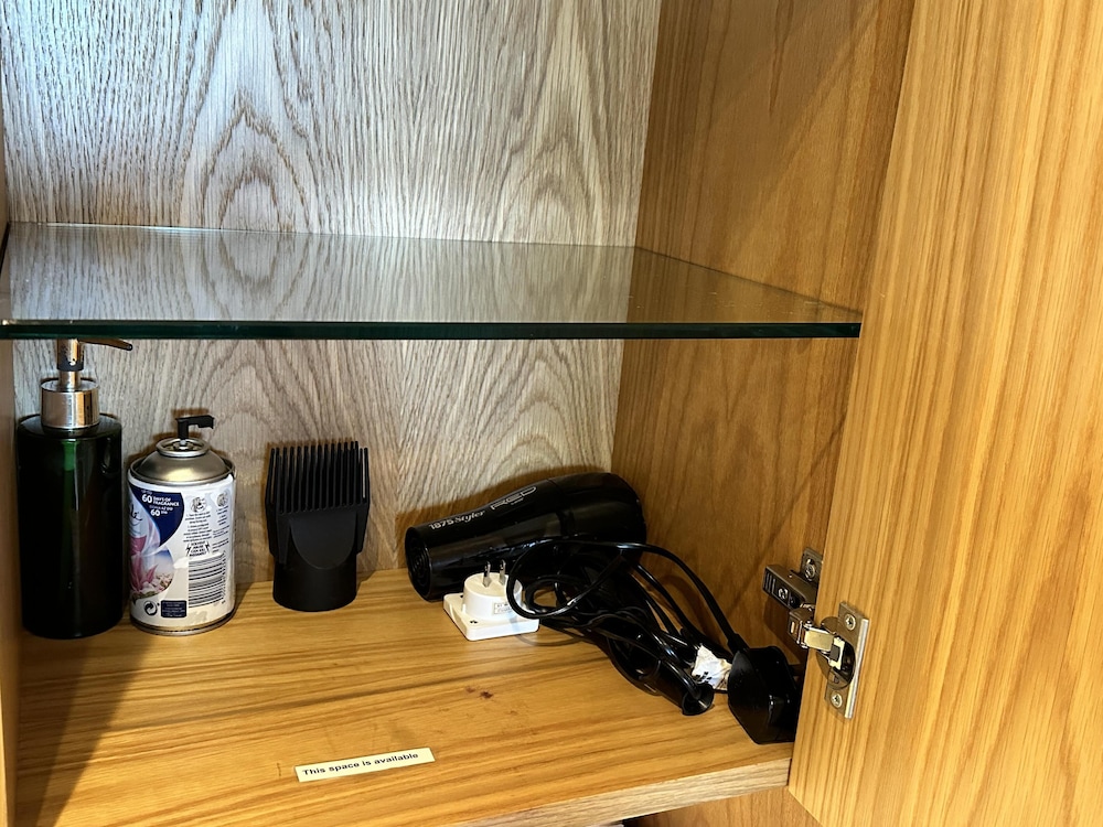 Condo Apartment With Workspace