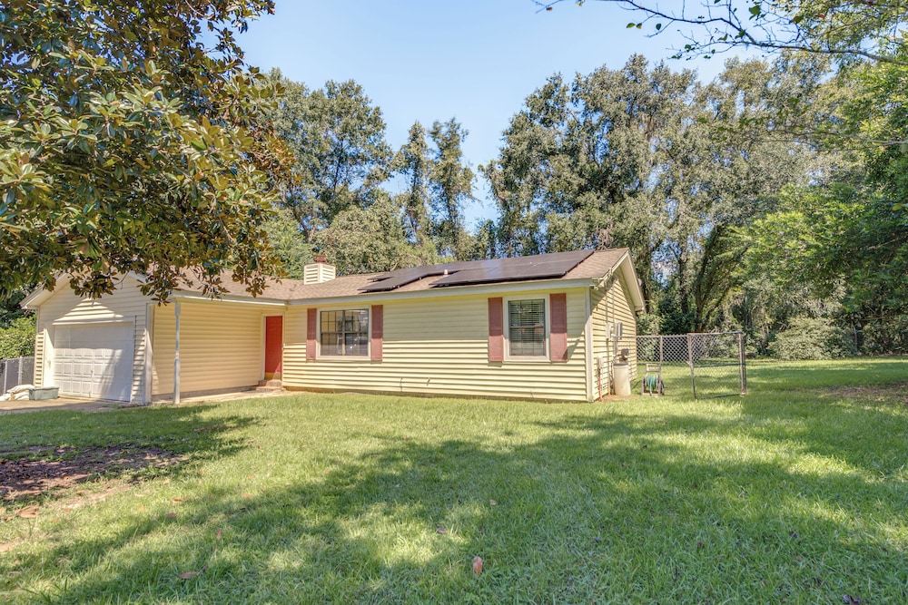 Quiet & Convenient Tallahassee Home, 4 Mi to Lake!