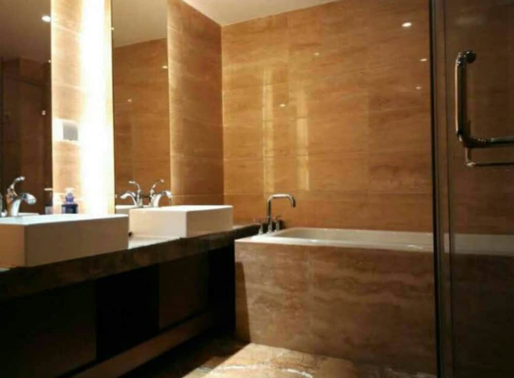 Moon River Lake View Villa view 3