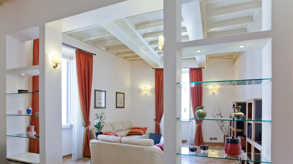 Rental in Rome Crociferi 1