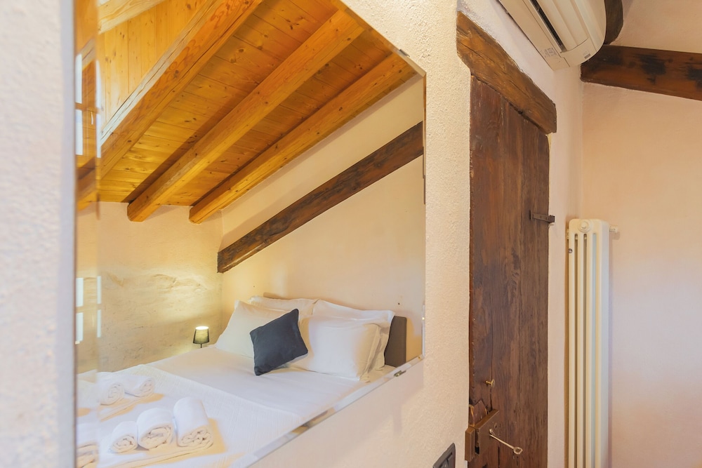 Antiche Mura by Rent all Como