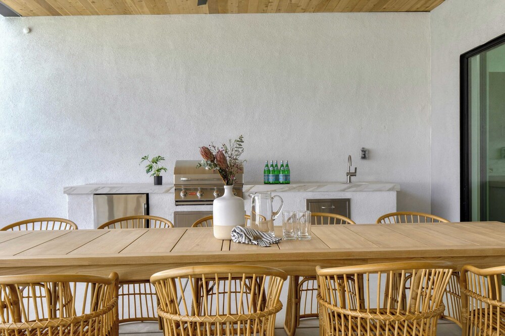 Sleeps 32 2 Villas, Pool, Putting Green+bocce Polo Villas Amara by Avantstay