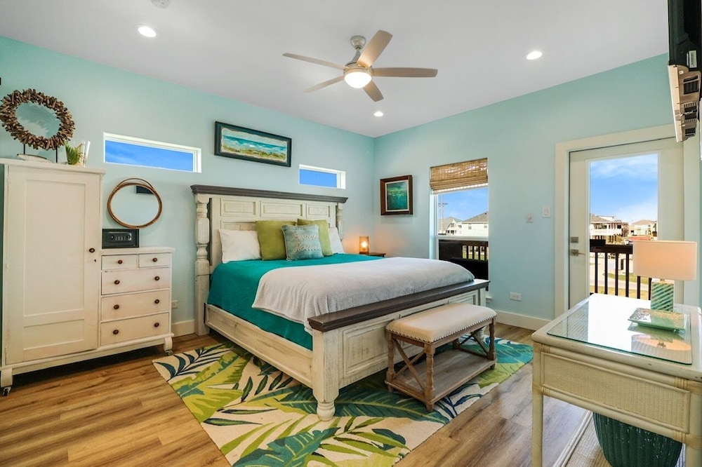 Coral Breeze 3 Bedroom Home by RedAwning view 2