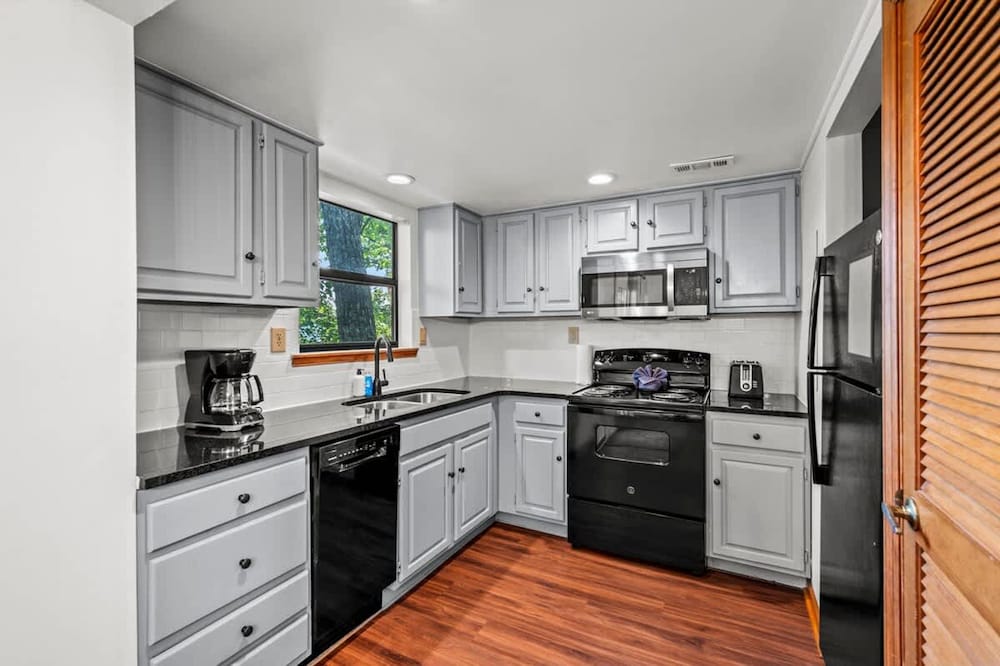 Sleeps 6 Indoor Pool 10 Mins to Dollywood