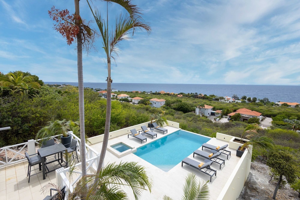 Villa Azure Vista 6BR Luxury Stay w 2 Pools