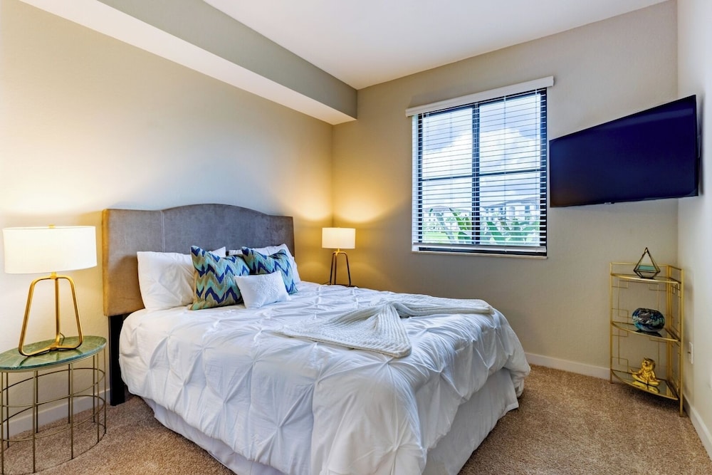 Modern 2BR Fort Myers Condo Pool, BBQ & Near Beaches