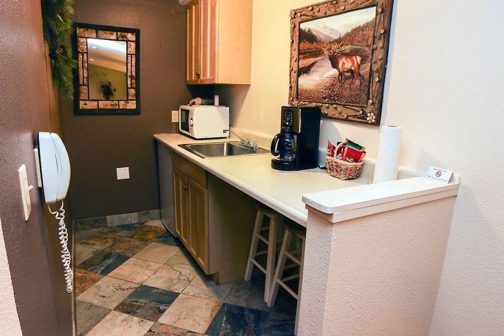 Fawn Valley Inn: 107 1 Bedroom Condo view 2