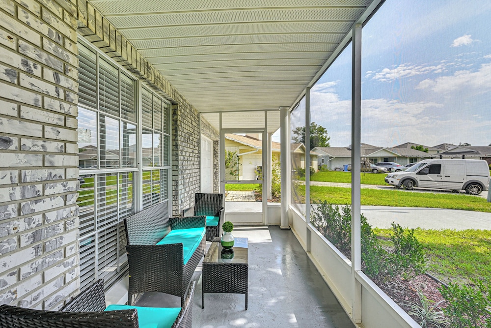 Pet-friendly Home w/ Lanais, Near Dtwn Tampa!