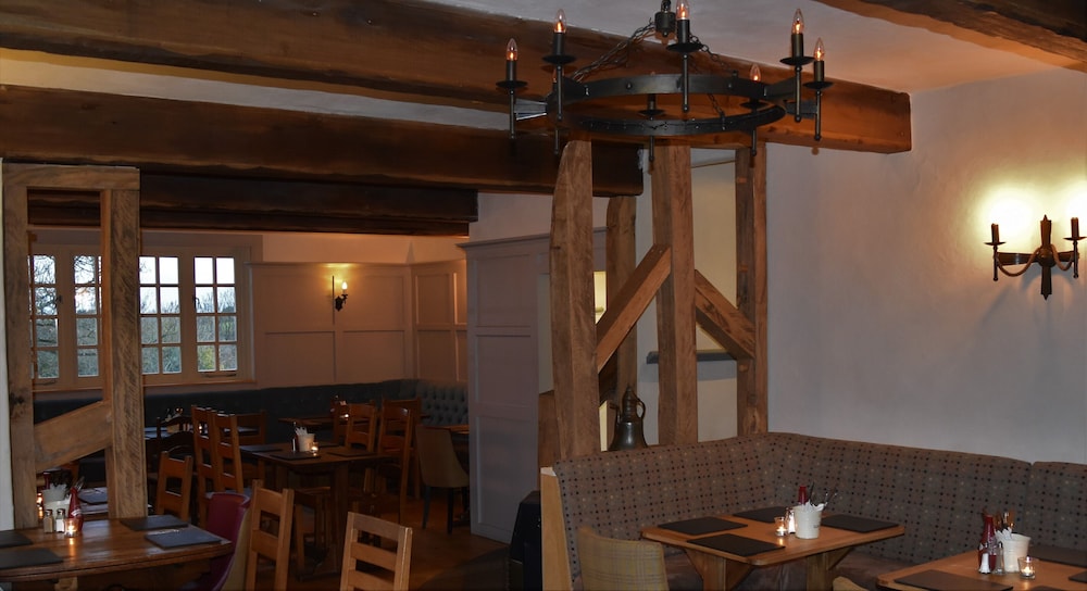 Three Horseshoes