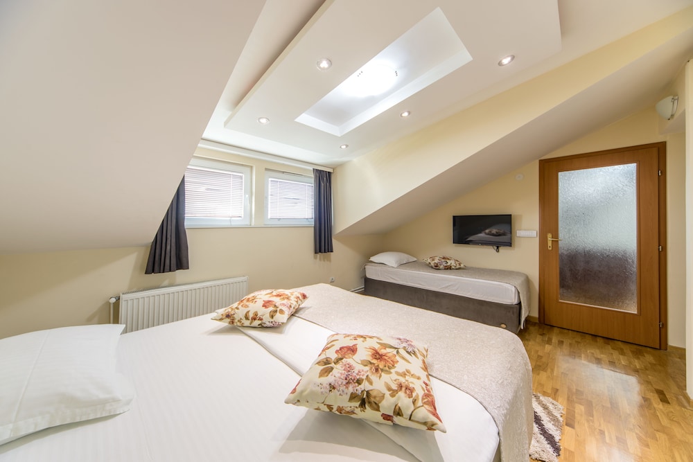 F Apartmani Kragujevac - Luxuary Business Suites view 2