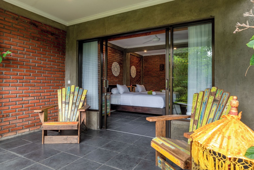 Alamanda Lovina Resort