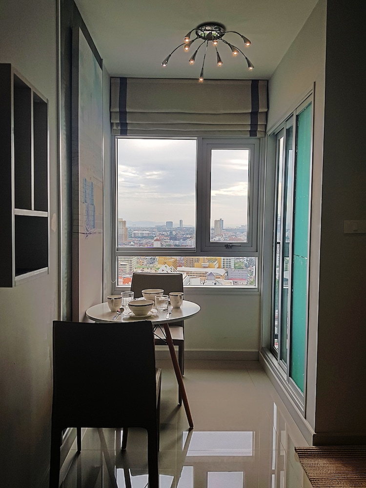 1BR Centric Sea 812 With Infinity Pool