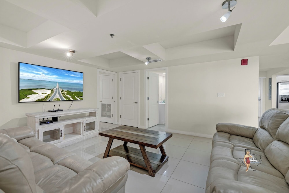 Bahia Mar-Solare Beachfront & Two Pools
