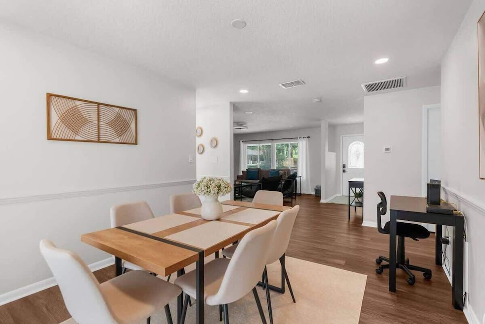 Brooksville Oasis! 3 Bedroom, Heated Pool Home
