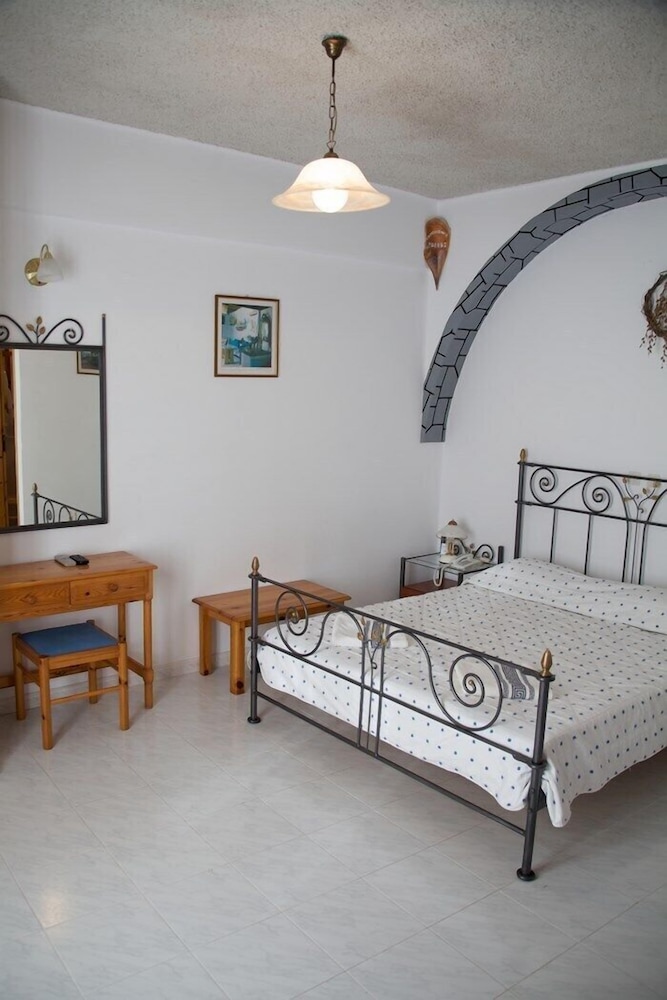 Vallas Apartments & Villas photo 4