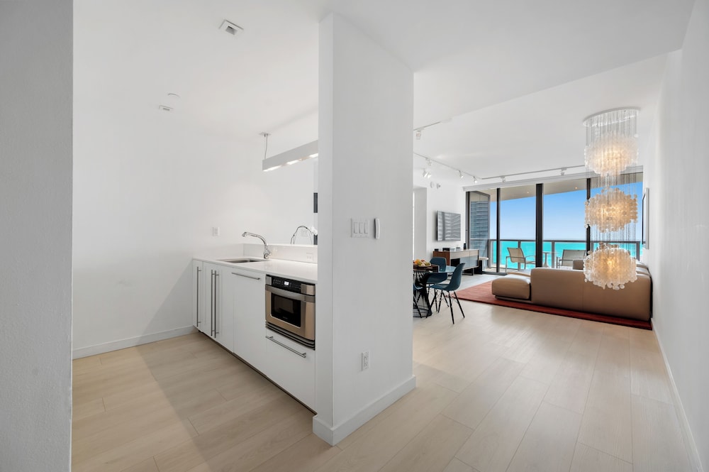 Luxury Vacation Rentals in South Beach by LRMB