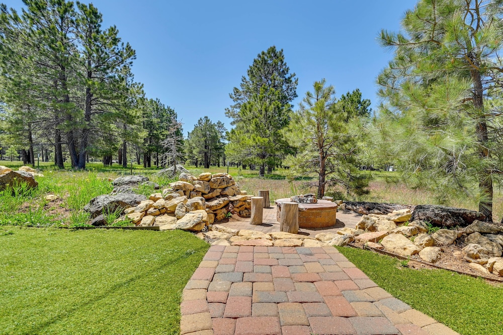 Home w/ Jacuzzi: 10 Mi to NAU & Flagstaff! view 4