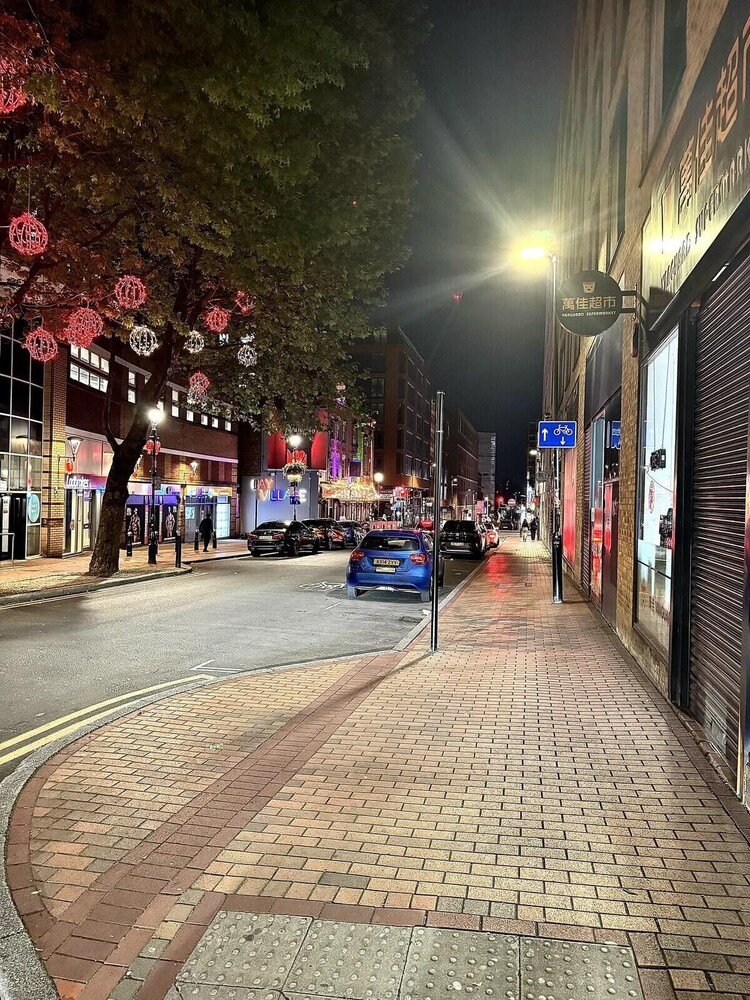 Birmingham City Centre- Free Parking - No Deposit view 4