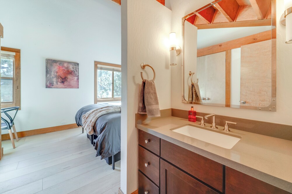 8 Mi to Lake Tahoe: Spacious Northstar Condo!