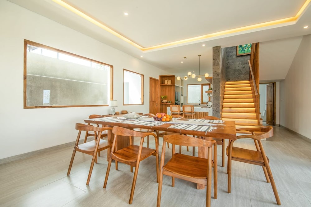 Breeze Opulent 6 BR in With Ocean View 5 Mins to Savaya