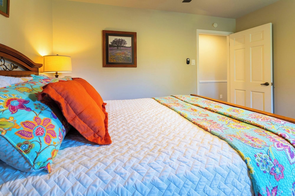 Valley View Retreat for 10