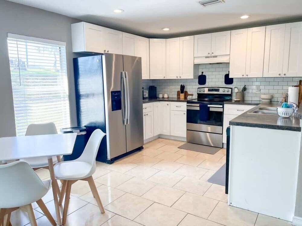Contemporary 3 Bedroom Home in Dade City