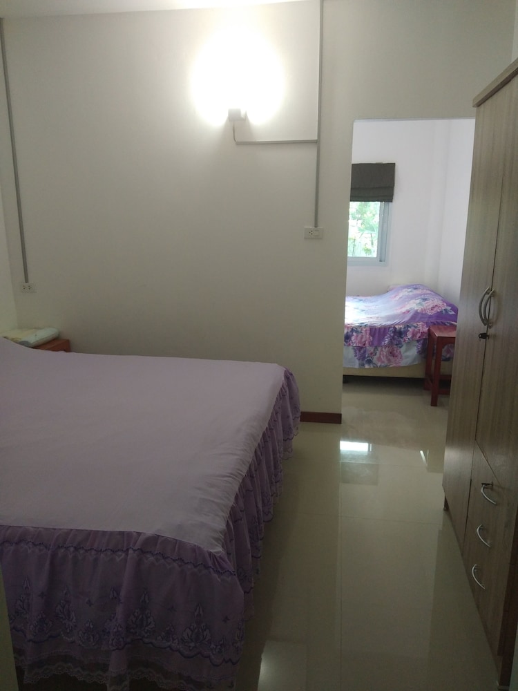 Chomlay Restaurant & Room for Rent