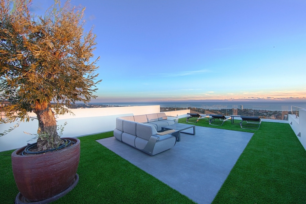 Villa in Marbella With Private Heated Pool
