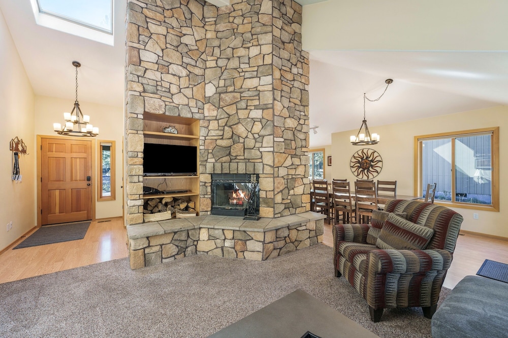 15 Lassen Ln 4 Bedroom Home