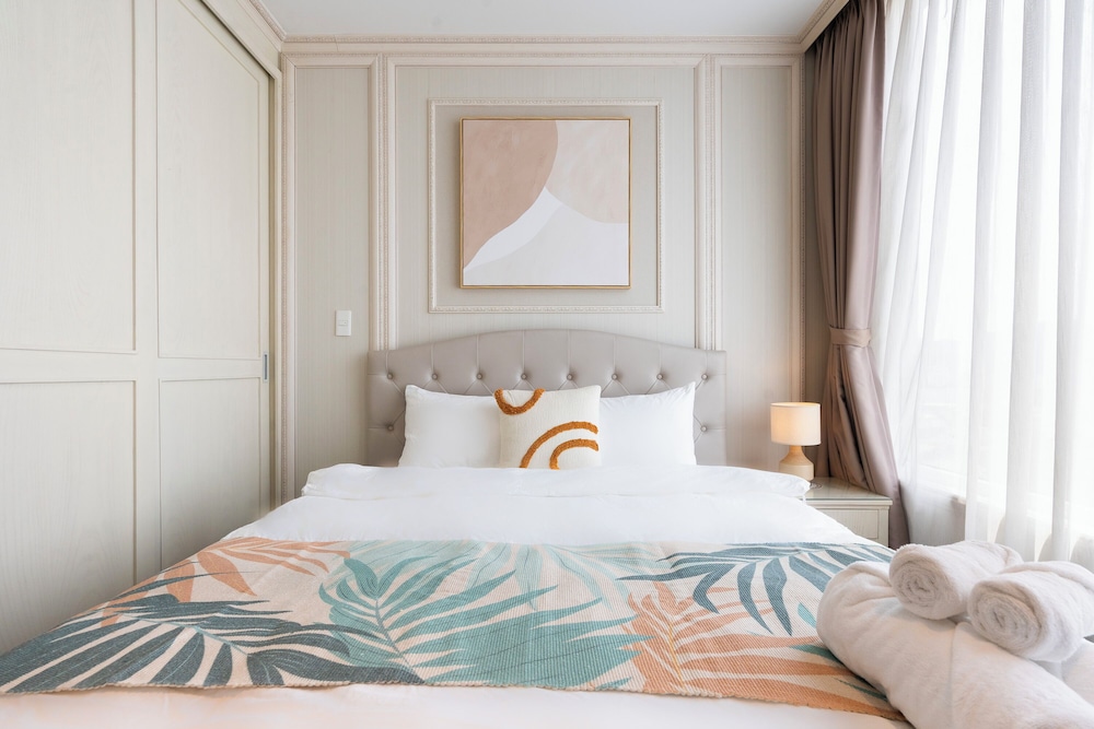 Luxury Condotel Luminous Leman