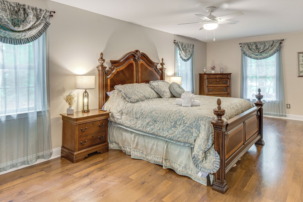 Creekside Cottage w/ Hot Tub: 8 Mi to Lake Chatuge
