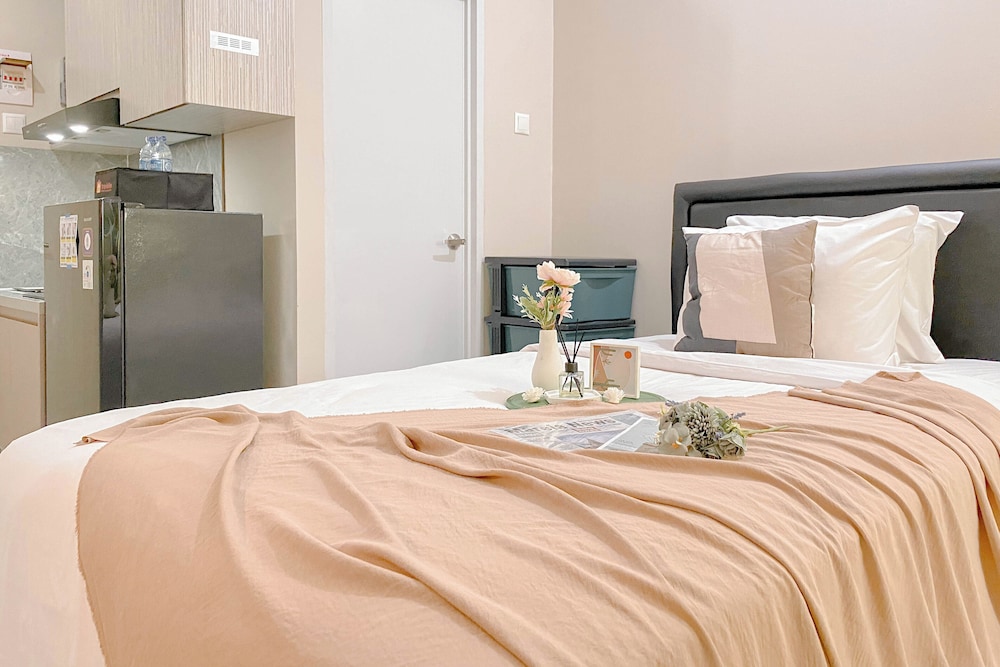 Cozy and Well Furnished Studio Grand Kamala Lagoon Apartment