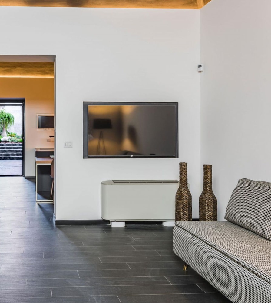 Leone Apartment With Garden by Wonderful Italy
