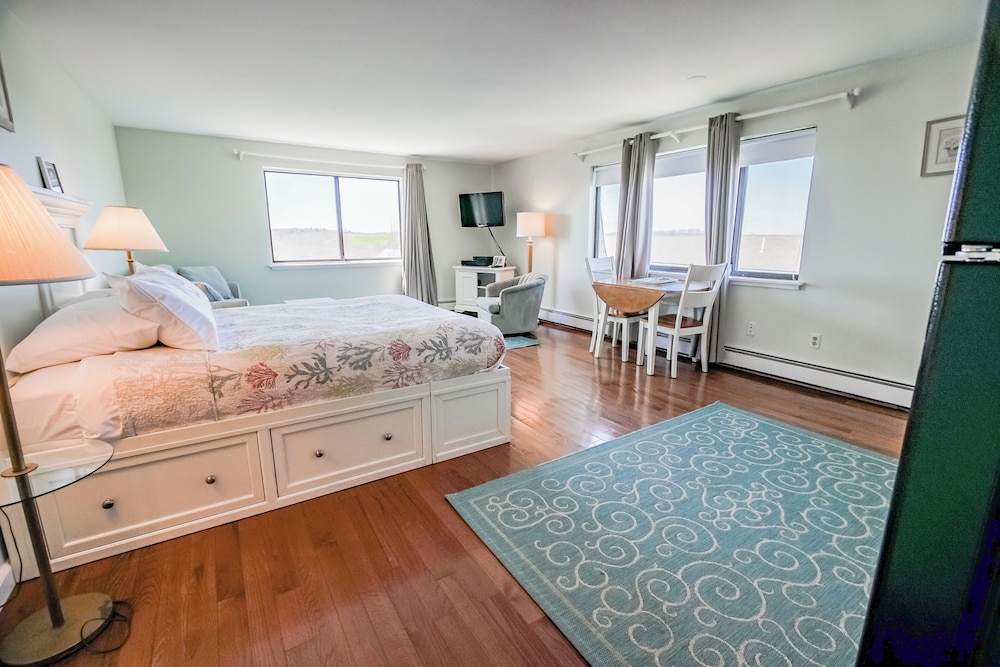Neptune House Block Island Resort
