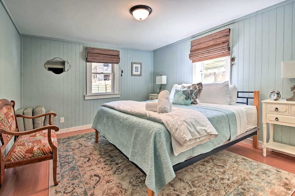 Hot Tub + Fireside Nights! Mtn-view Marshall Home view 5