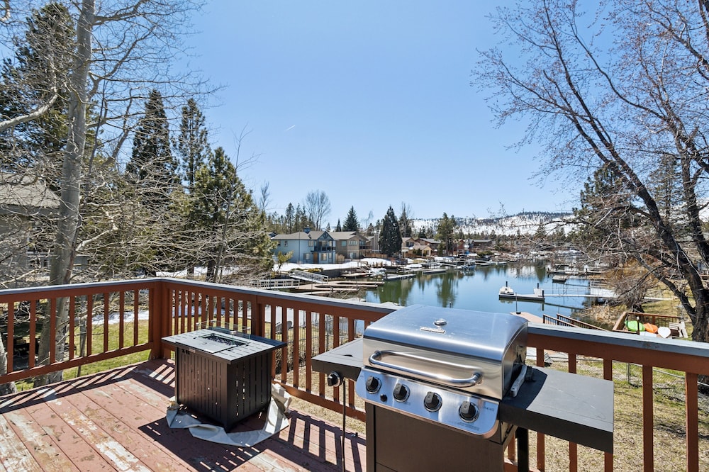 Tranquil Tahoe Retreat With Hot Tub 3 Bedroom Home by RedAwning