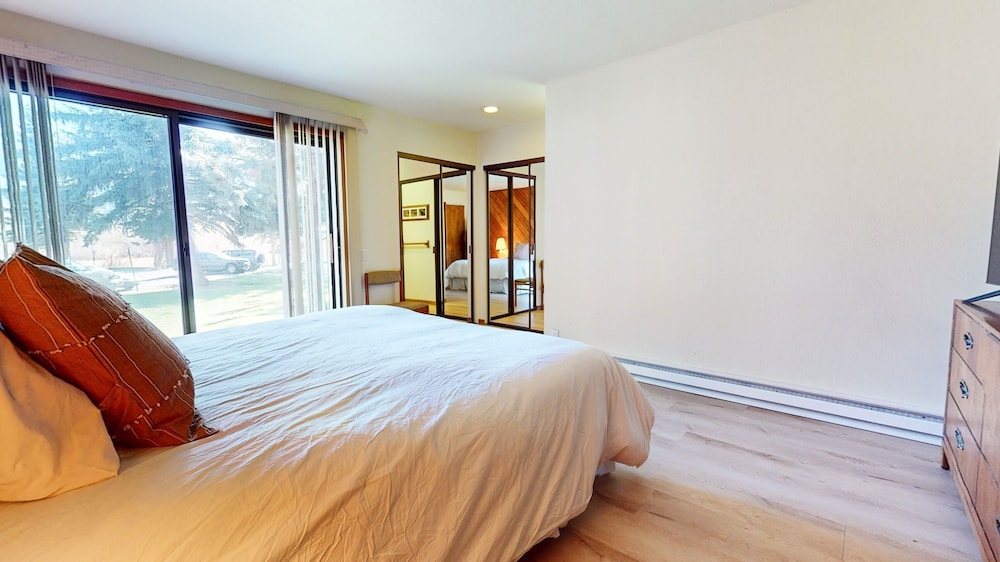 Snowcreek I #52 4 Bedroom Condo by RedAwning view 5