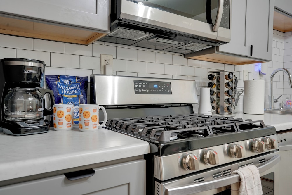 3 Mi to Dtwn Phoenix: Apt w/ Shared Patio