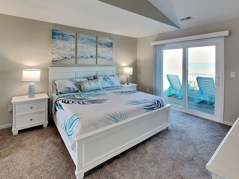 Blue Me A Wave by Topsail Realty