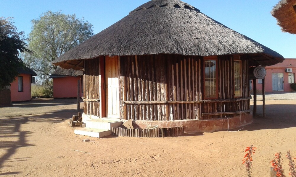 Gaetsho Lodge