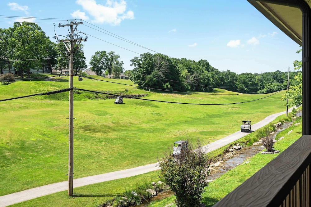 Quittin' Time Stay for 6 With Golf Course Views & Resort Amenities