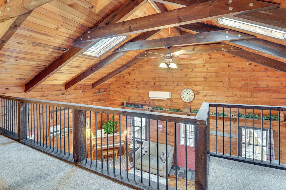 Family-friendly Tyrone Cabin w/ Deck Near Hiking