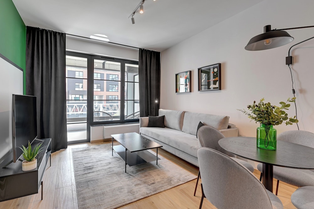Doki Living - Foodhall & Parking by Downtown Apartments