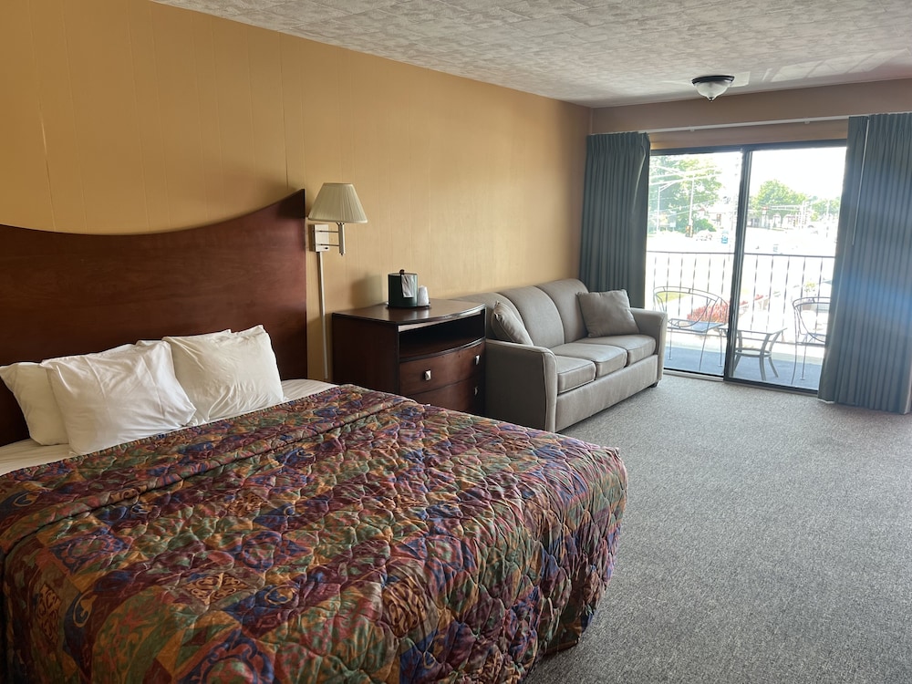 All Star Inn & Suites