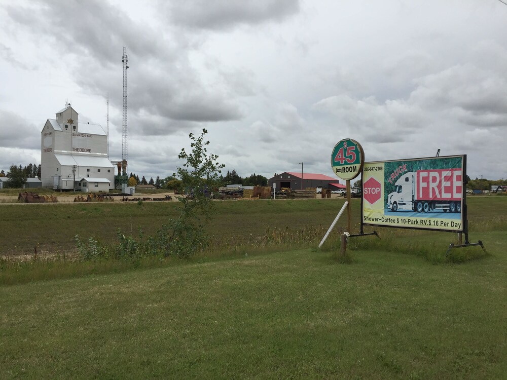Theodore Motor Hotel