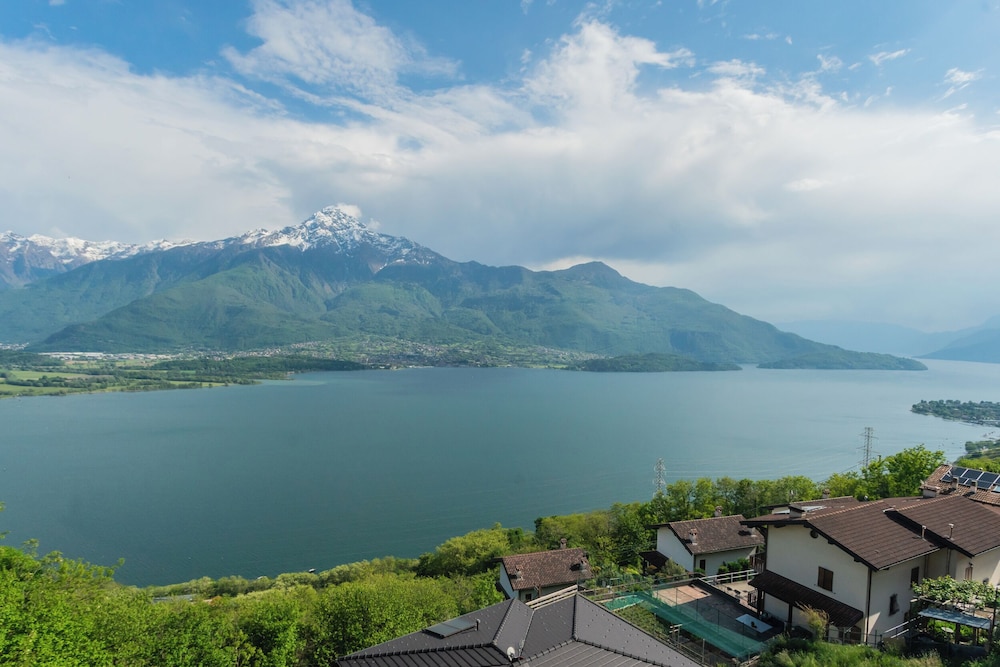Blooms by the Lake by Rent all Como
