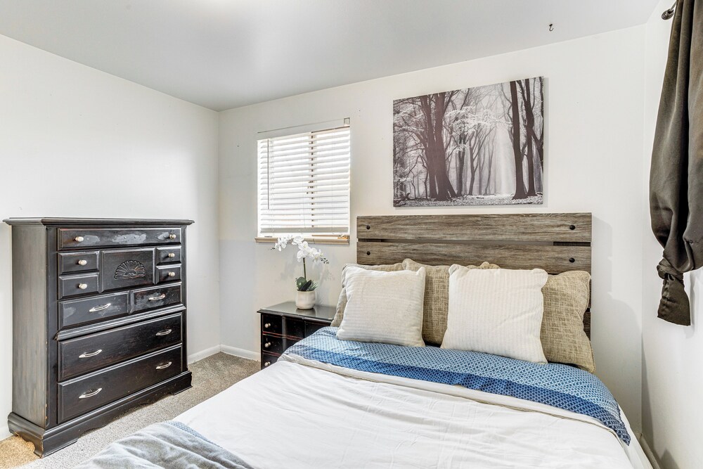 7 Mi to Dtwn Denver: Home w/ Large Yard!