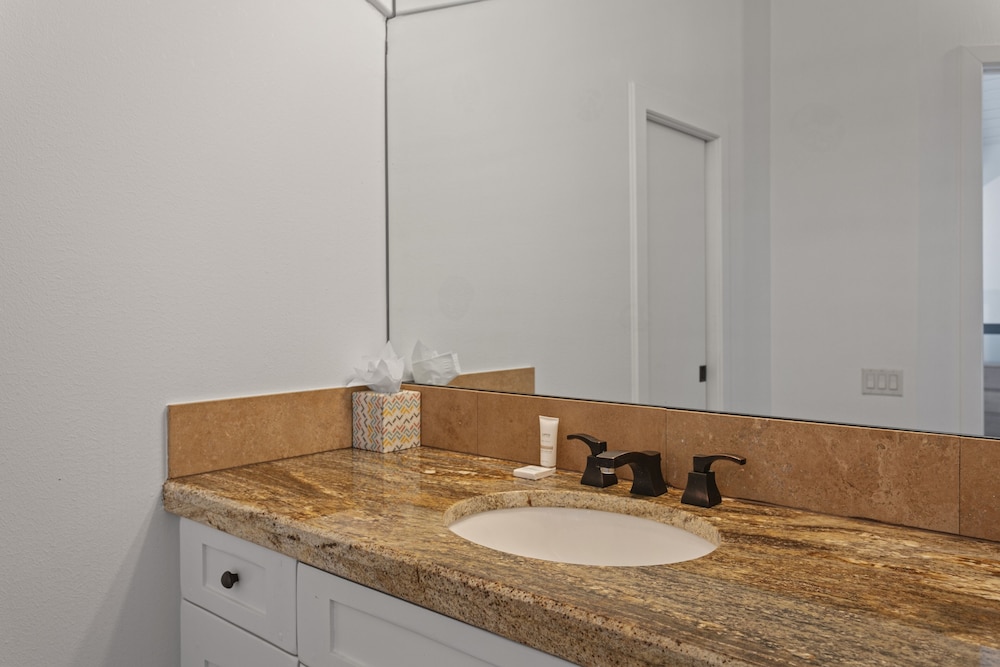 1688 - Five Bedroom with Hot Tub Pinnacle 5 Condo