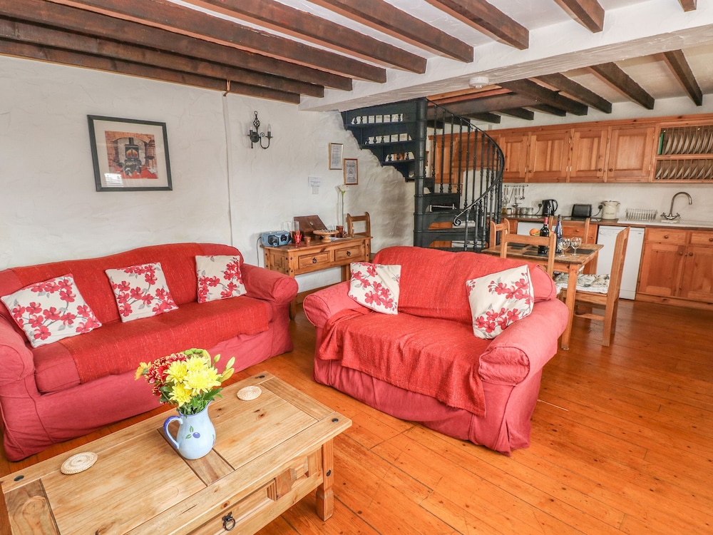 Primose Cottage view 4
